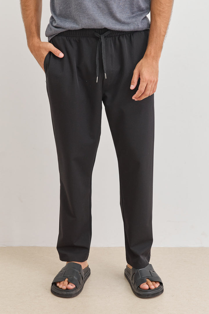 מכנסי בריאן גזרה מחויטת | שחור