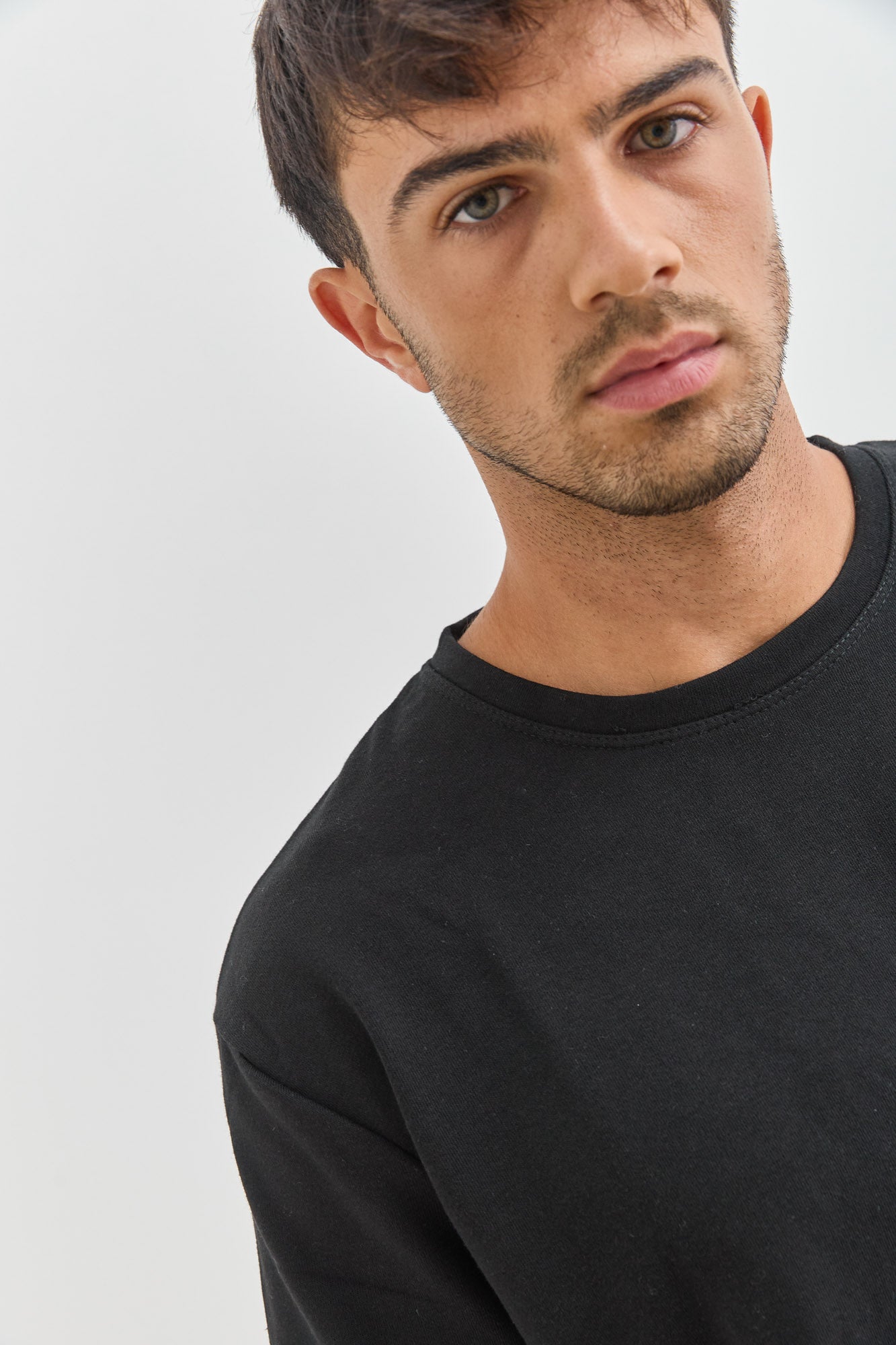 טי שירט תומאס פרנץ' טרי סיומת גזורה | שחור