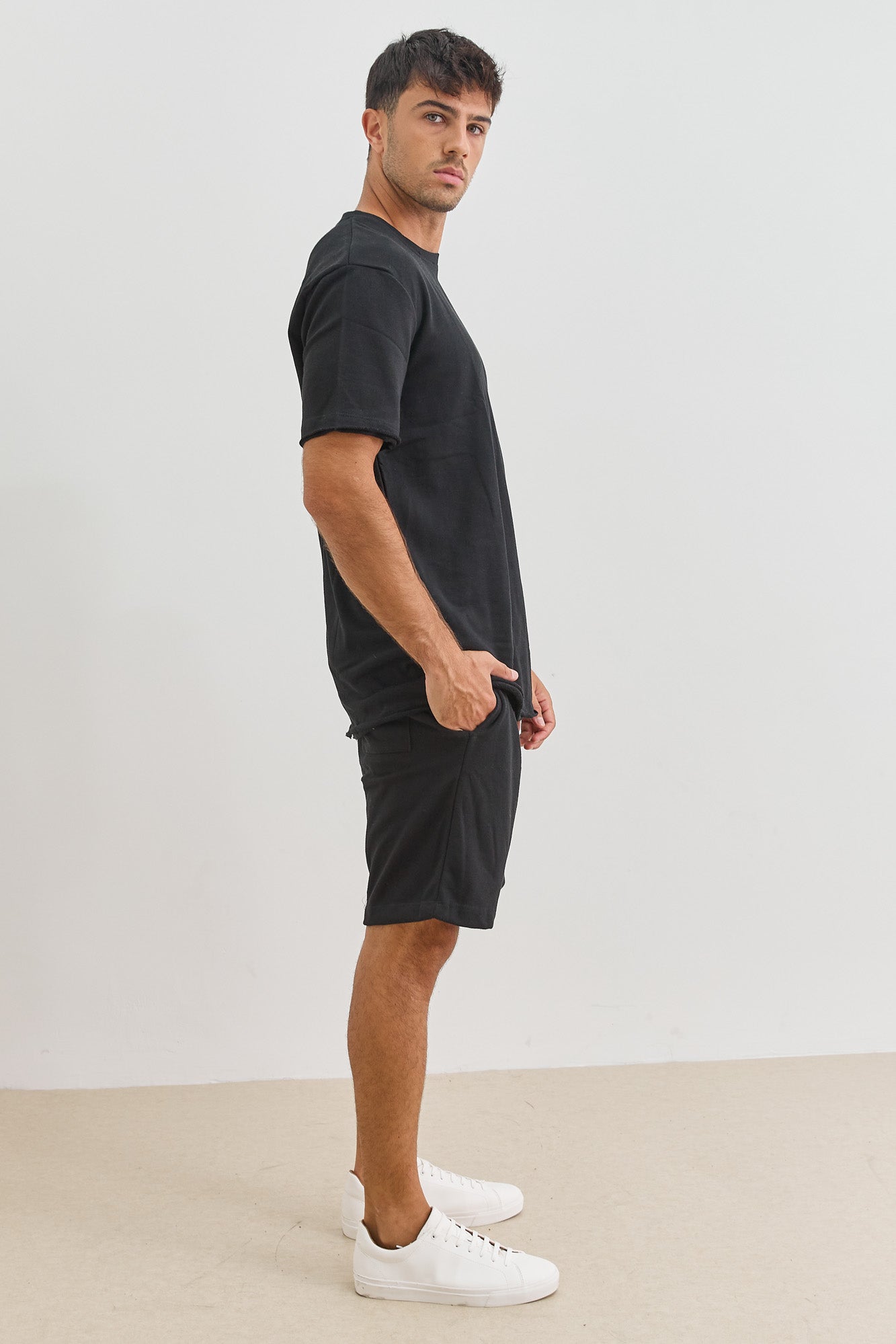 טי שירט תומאס פרנץ' טרי סיומת גזורה | שחור