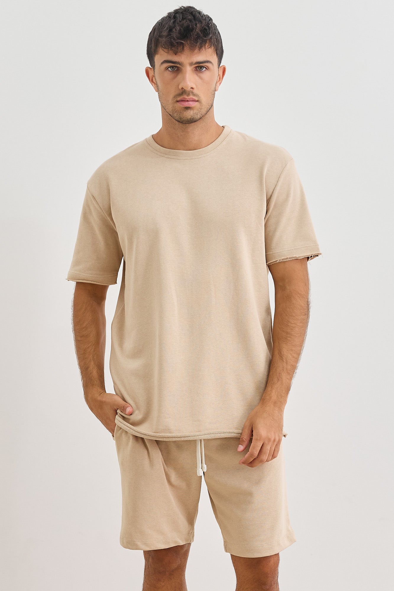 טי שירט תומאס פרנץ' טרי סיומת גזורה | בז'