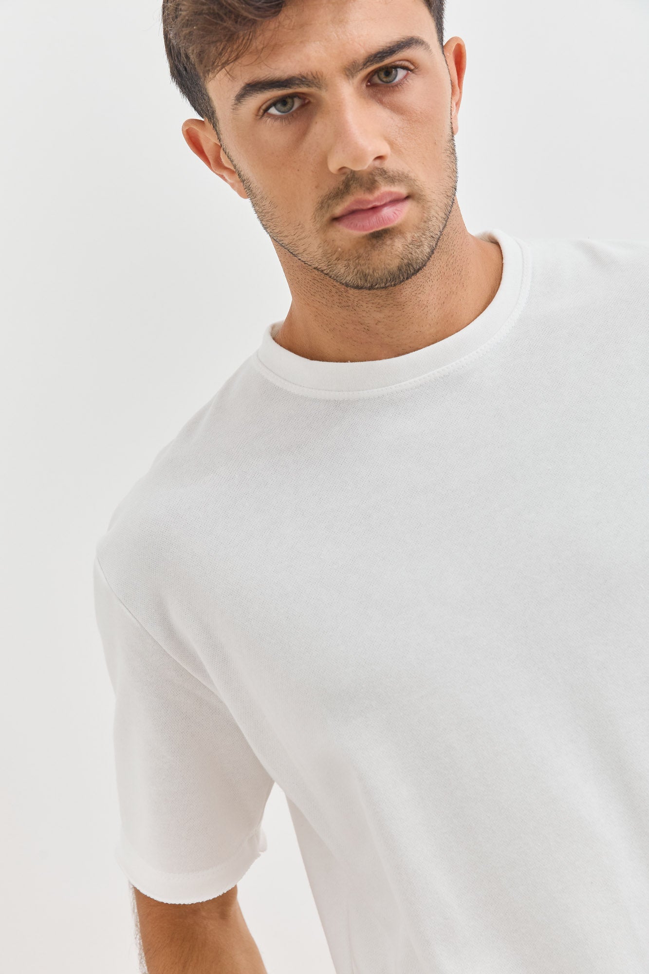 טי שירט תומאס פרנץ' טרי סיומת גזורה | לבן