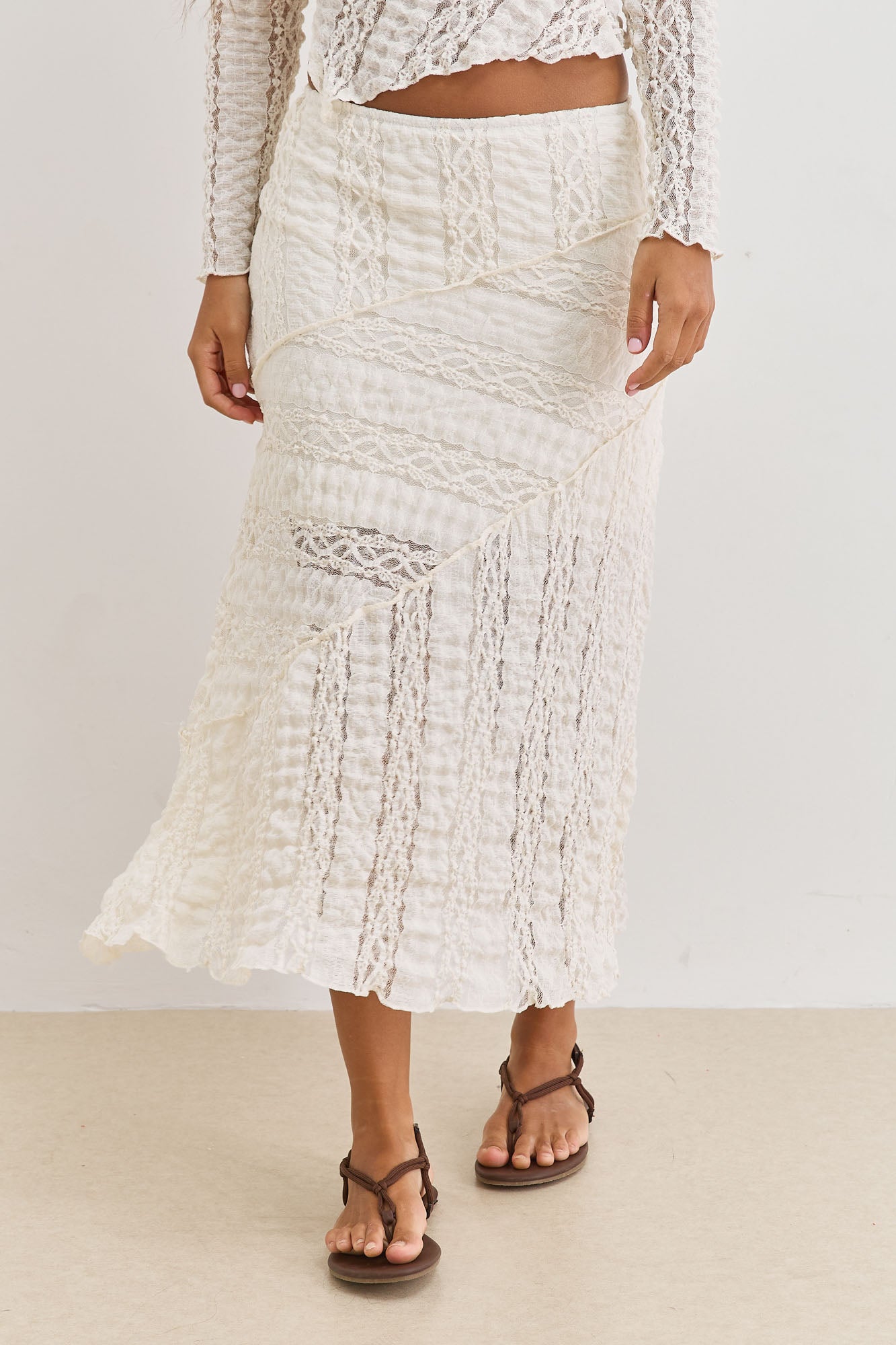 חצאית מידי טינה בד תחרה | שמנת