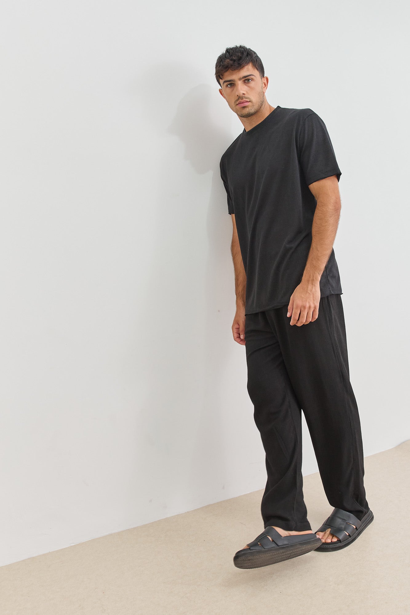 חולצת דמוי פשתן דין גזרת SLIM | שחור