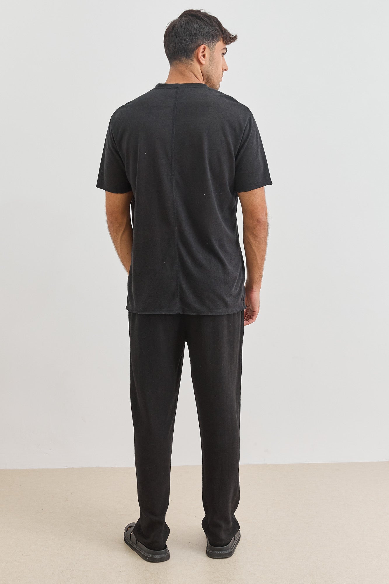 חולצת דמוי פשתן דין גזרת SLIM | שחור