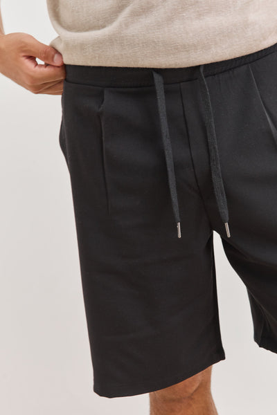 מכנסי ברמודה ג׳סטין מחויטים גומי במותן | שחור