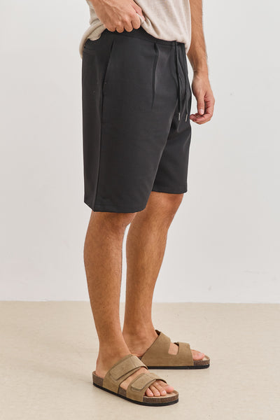 מכנסי ברמודה ג׳סטין מחויטים גומי במותן | שחור