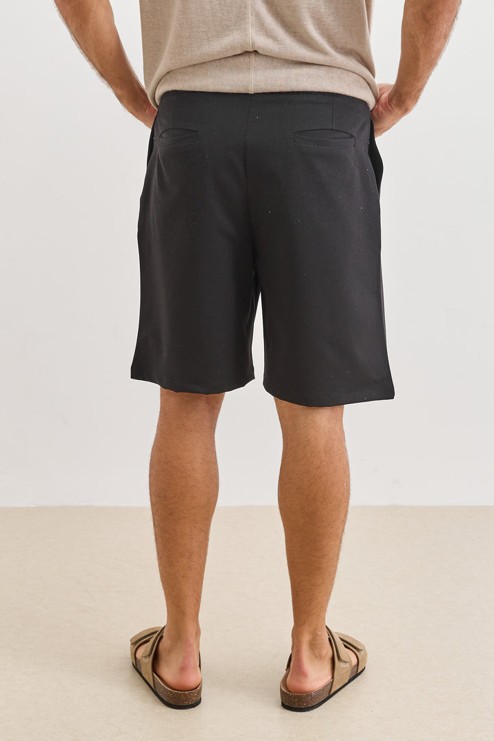 מכנסי ברמודה ג׳סטין מחויטים גומי במותן | שחור