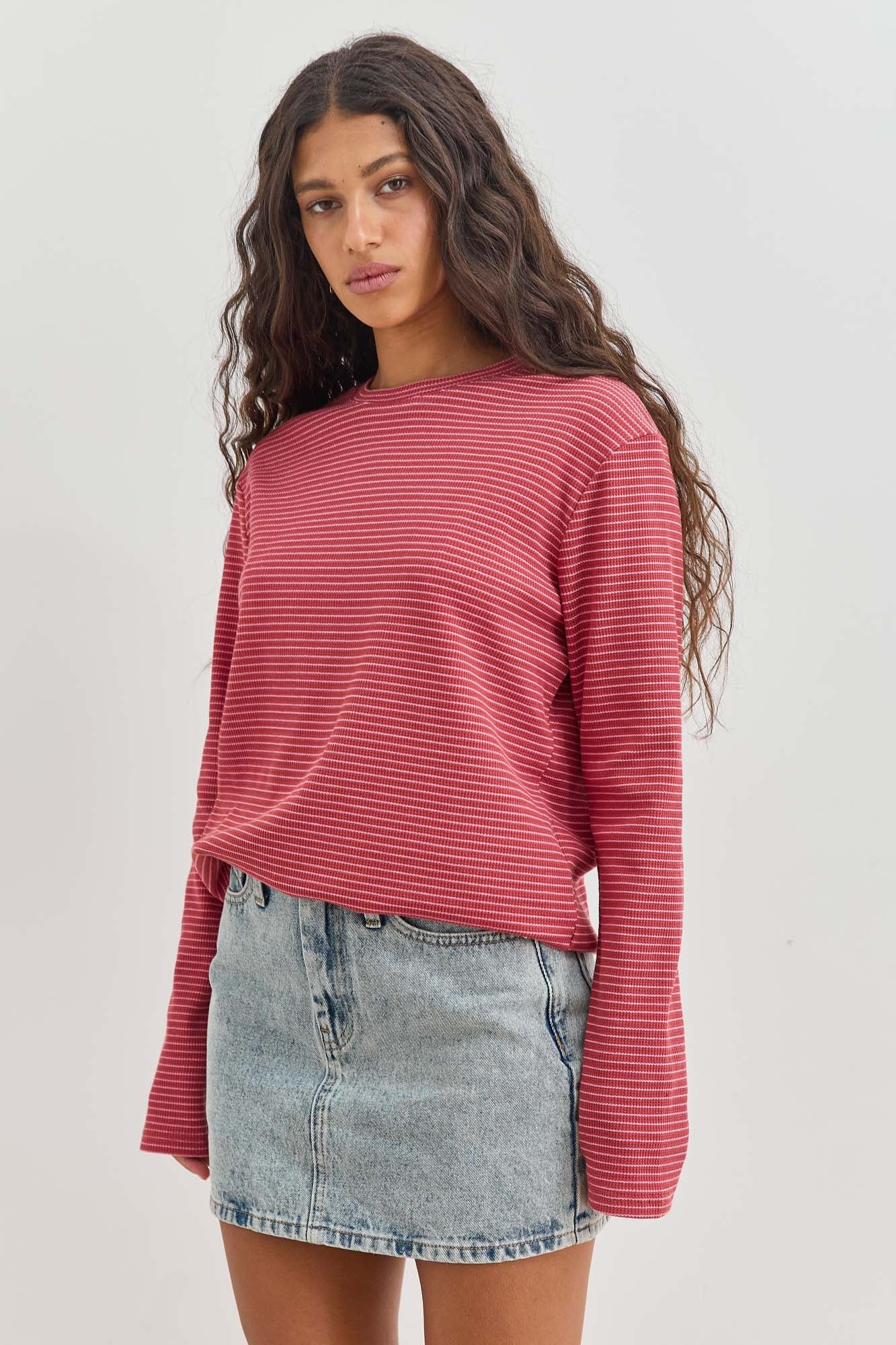 חולצת דריה סטרייפס | ורוד/אדום