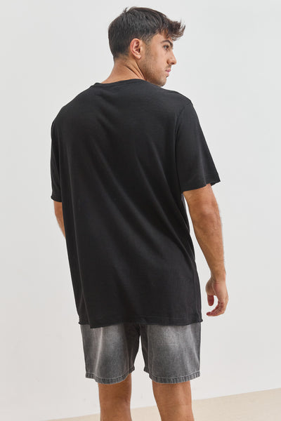 טי שירט דמוי פשתן ליאם סיומת גזורה | שחור