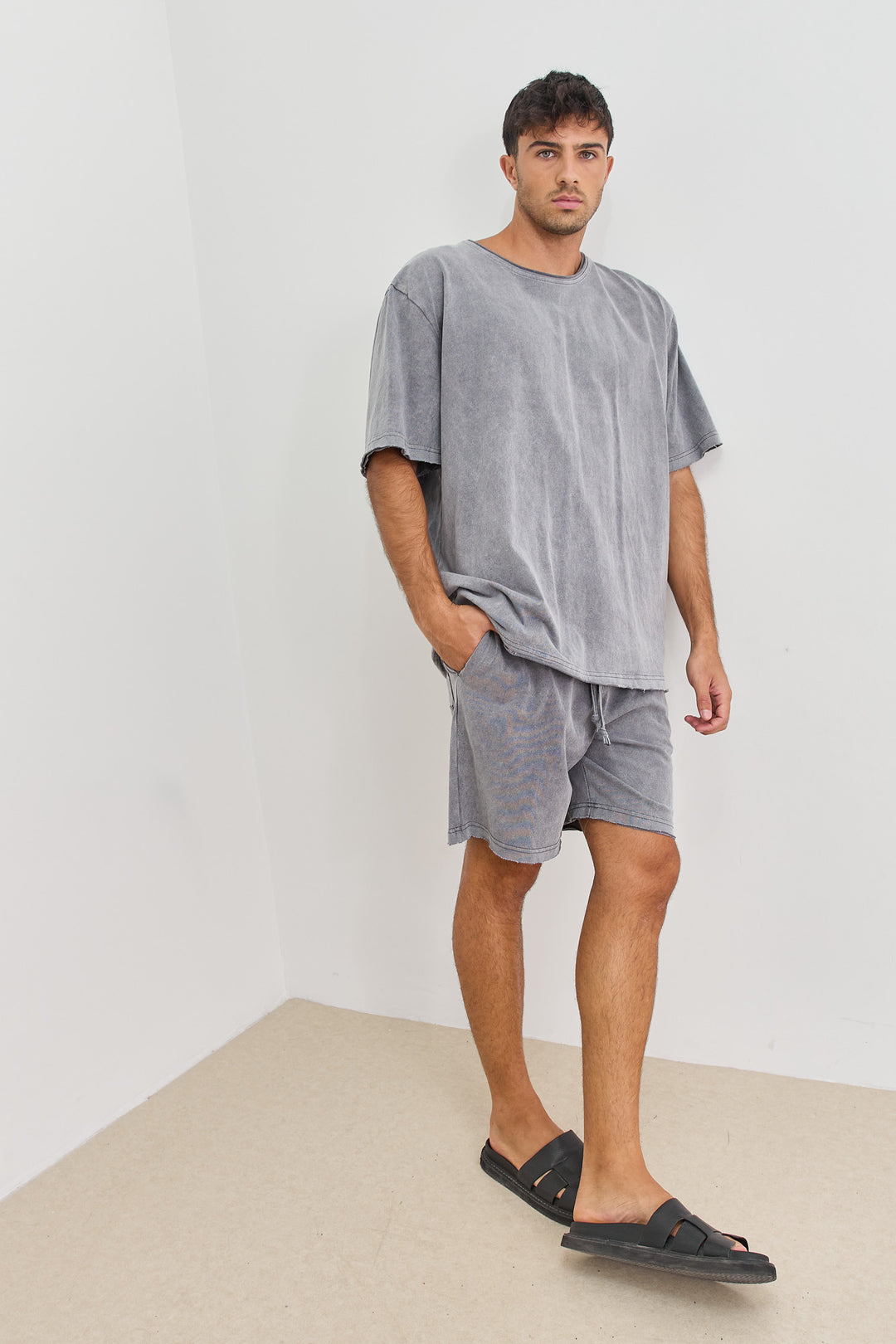 טי שירט קרלוס וואש סיומת גזורה | אפור