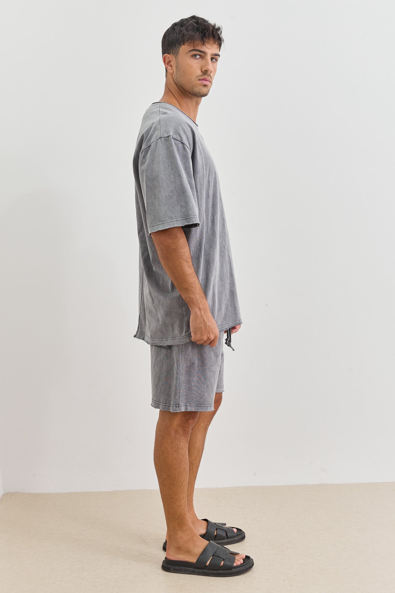 טי שירט קרלוס וואש סיומת גזורה | אפור