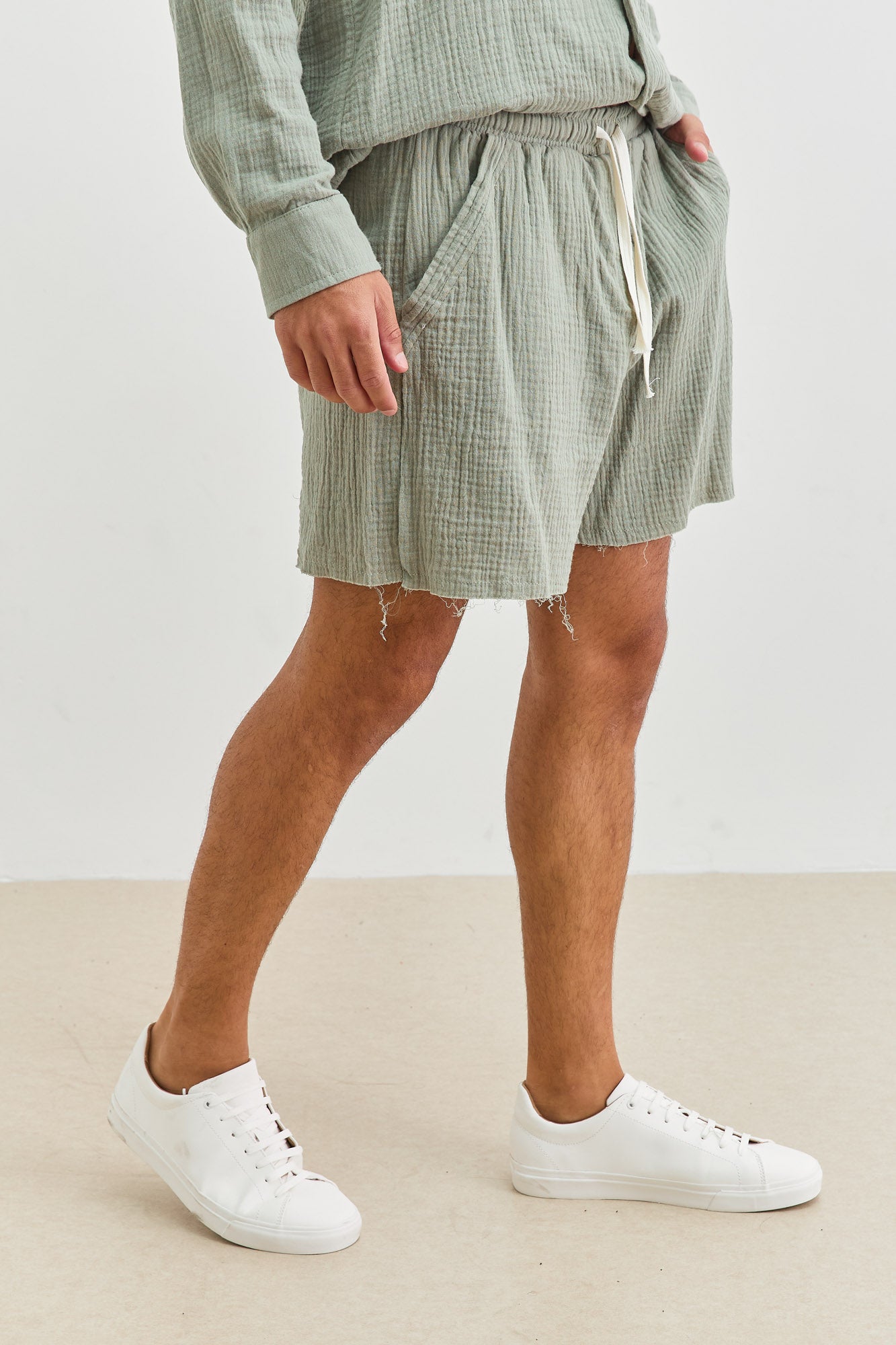 מכנס איידן טטרה סיומת גזורה | ירוק