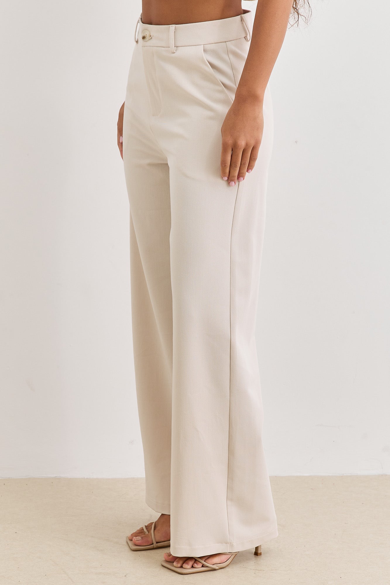 מכנסיים מחויטים מונה גזרה ישרה | אבן