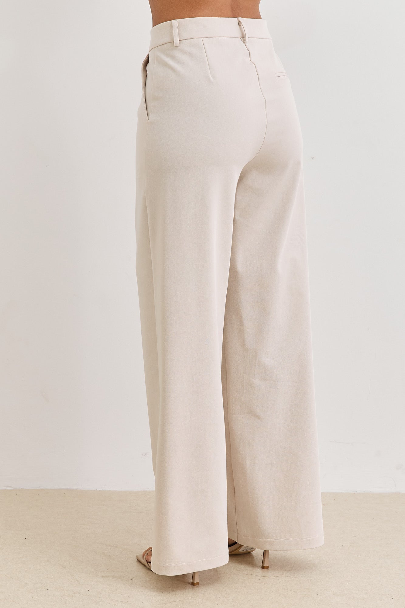 מכנסיים מחויטים מונה גזרה ישרה | אבן