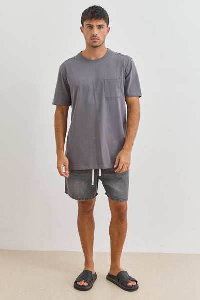 טי שירט אדריאן פרינט בגב | אפור כהה