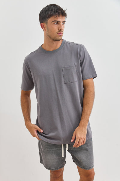 טי שירט אדריאן פרינט בגב | אפור כהה