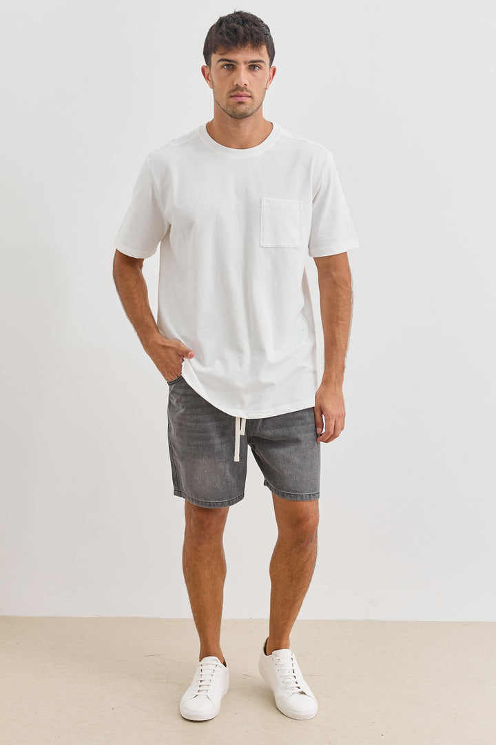 טי שירט אדריאן פרינט בגב | לבן