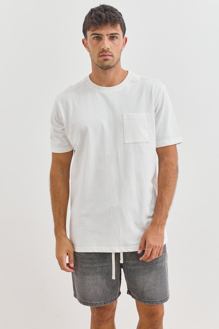 טי שירט אדריאן פרינט בגב | לבן