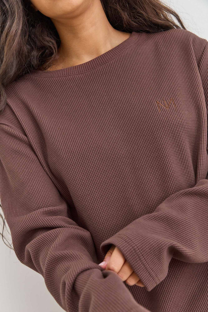 חולצת אליסון בד וופל בשילוב רקמת לוגו | חום אדמה