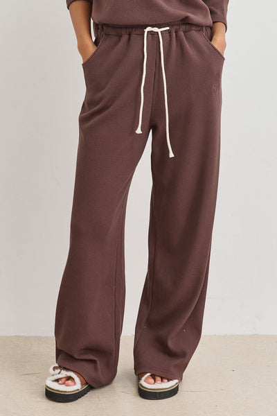 מכנסי אליסון בד וופל בשילוב רקמת לוגו | חום אדמה