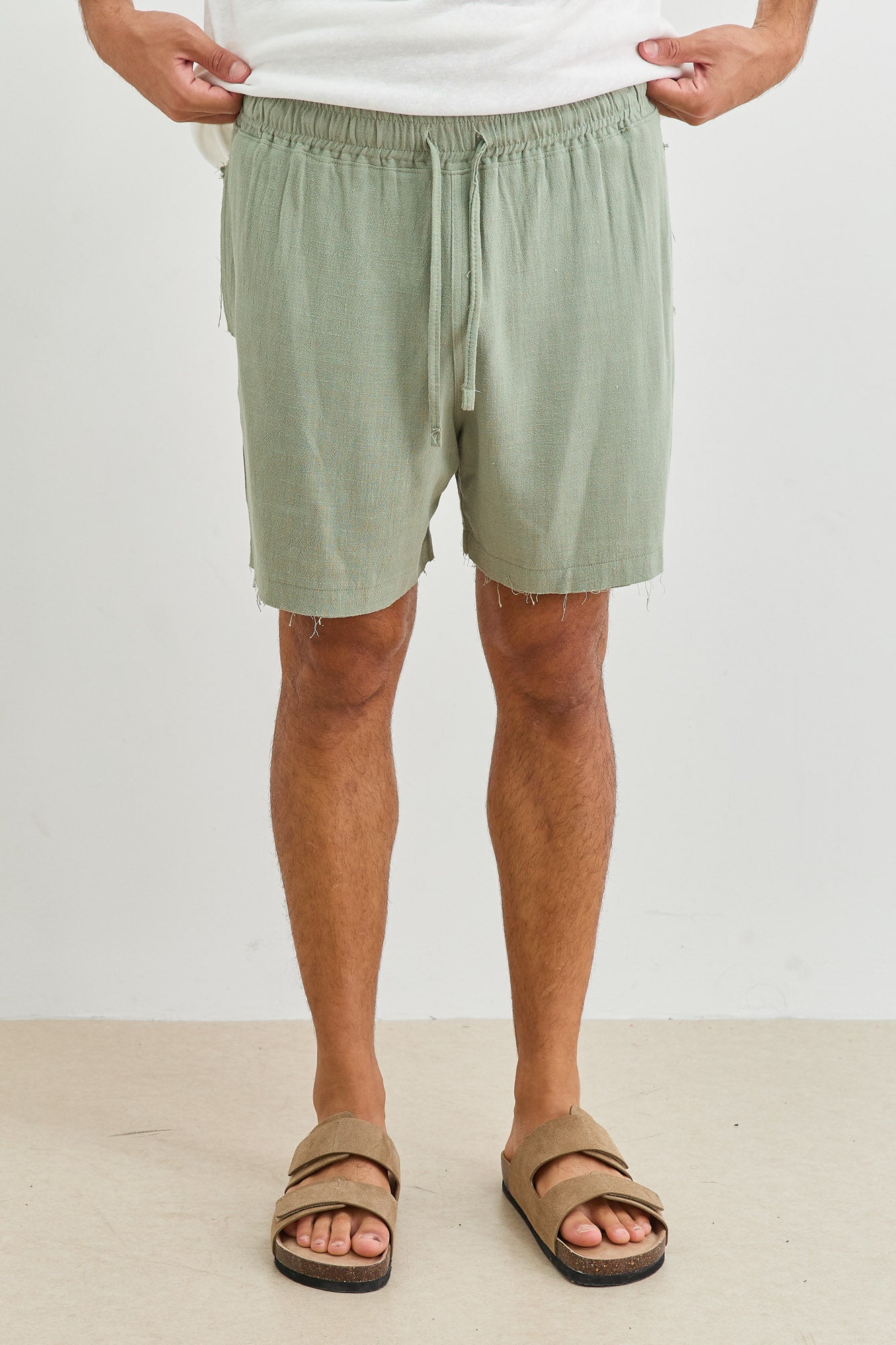 שורטס דמוי פשתן גוני סיומת פרומה | ירוק