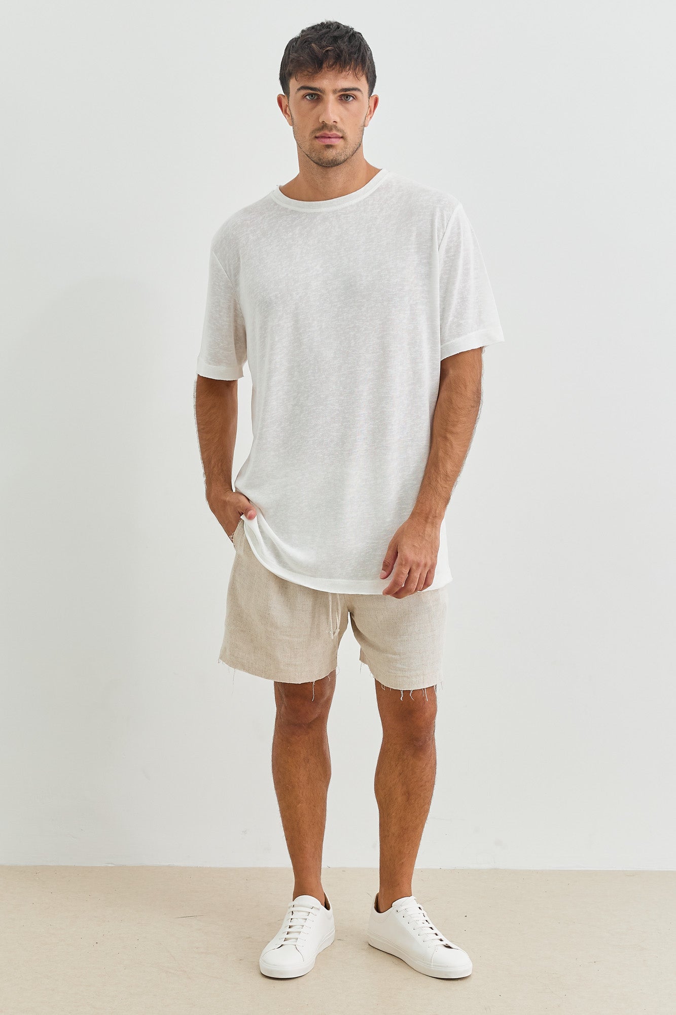 שורטס דמוי פשתן גוני סיומת פרומה | בז'