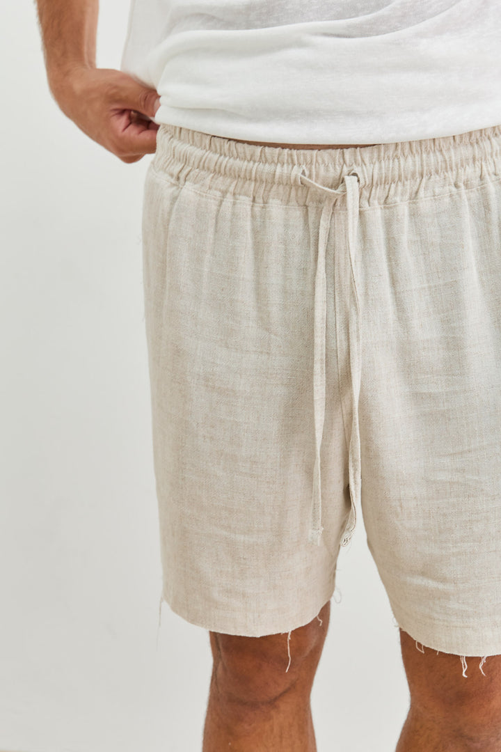 שורטס דמוי פשתן גוני סיומת פרומה | בז'