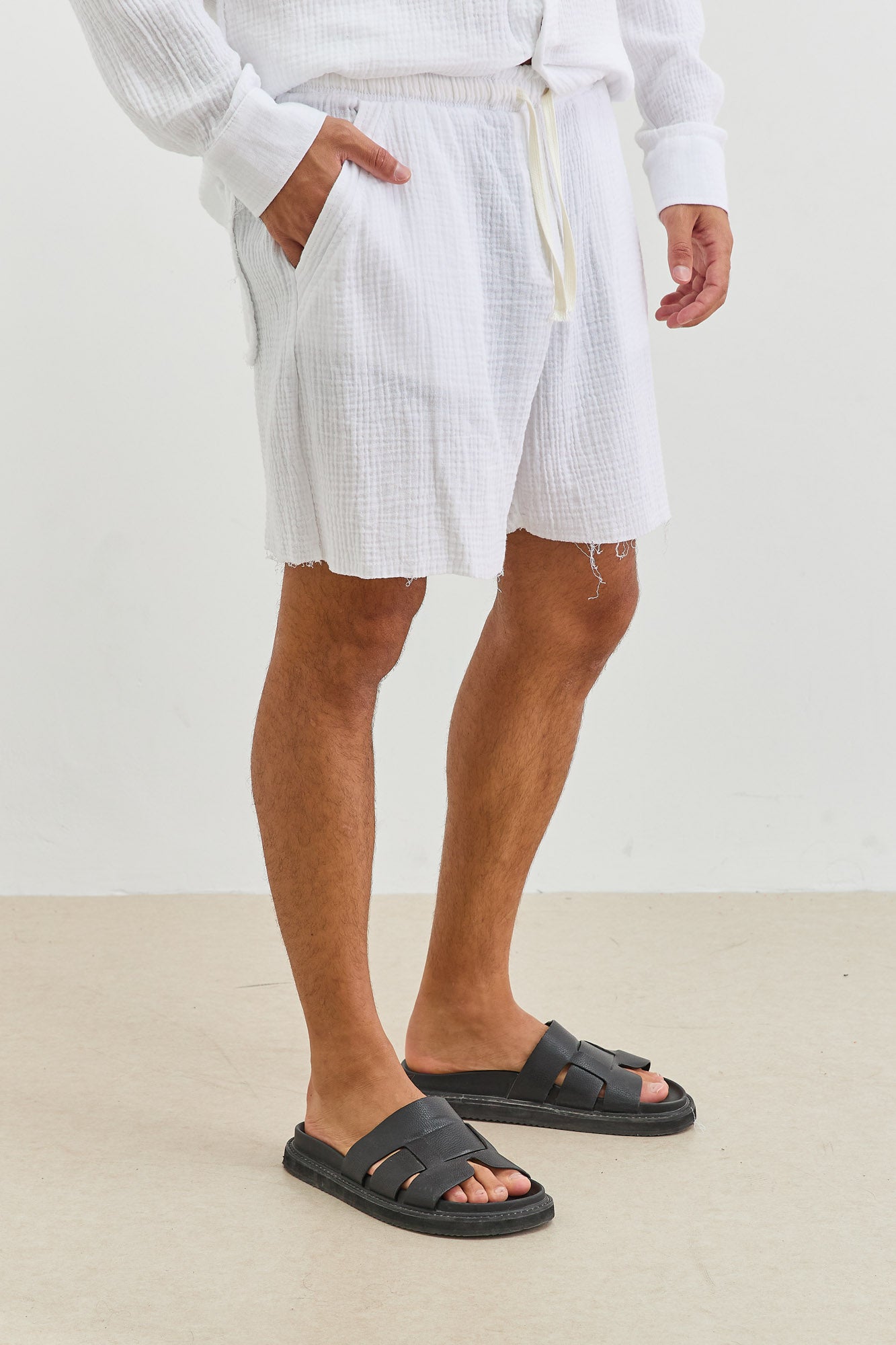 מכנס איידן טטרה סיומת גזורה | לבן