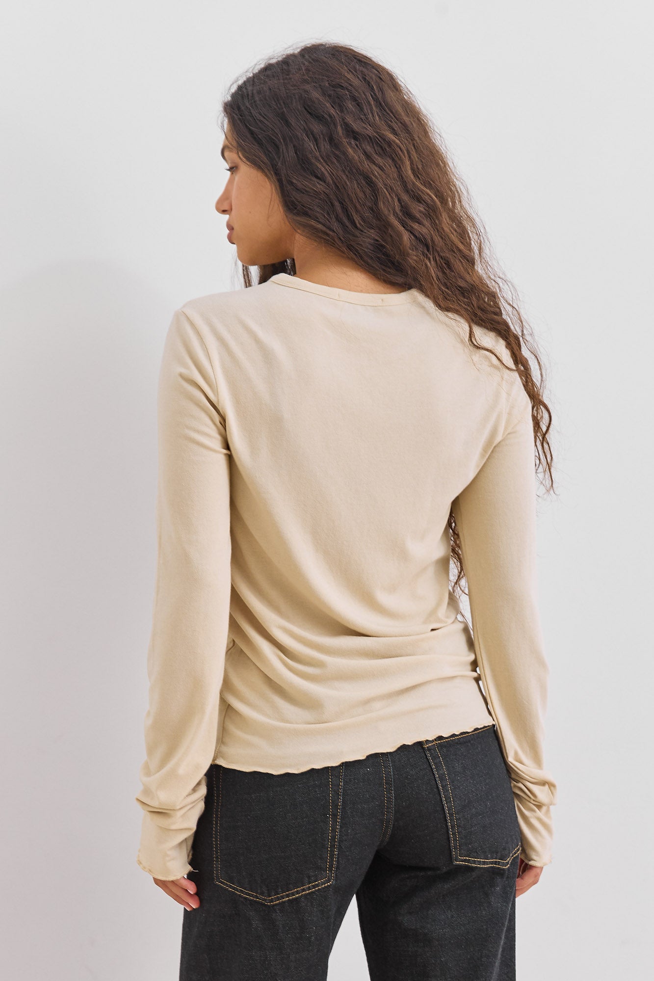 חולצת בייסיק נורה תפר קדמי | בז'