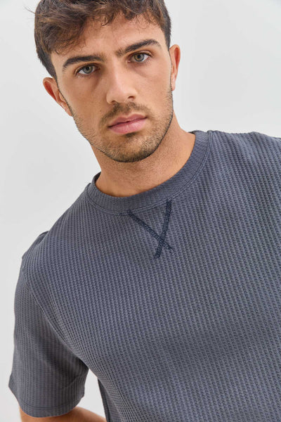 חולצת וופל אנדרו צווארון ניקי | אפור כהה