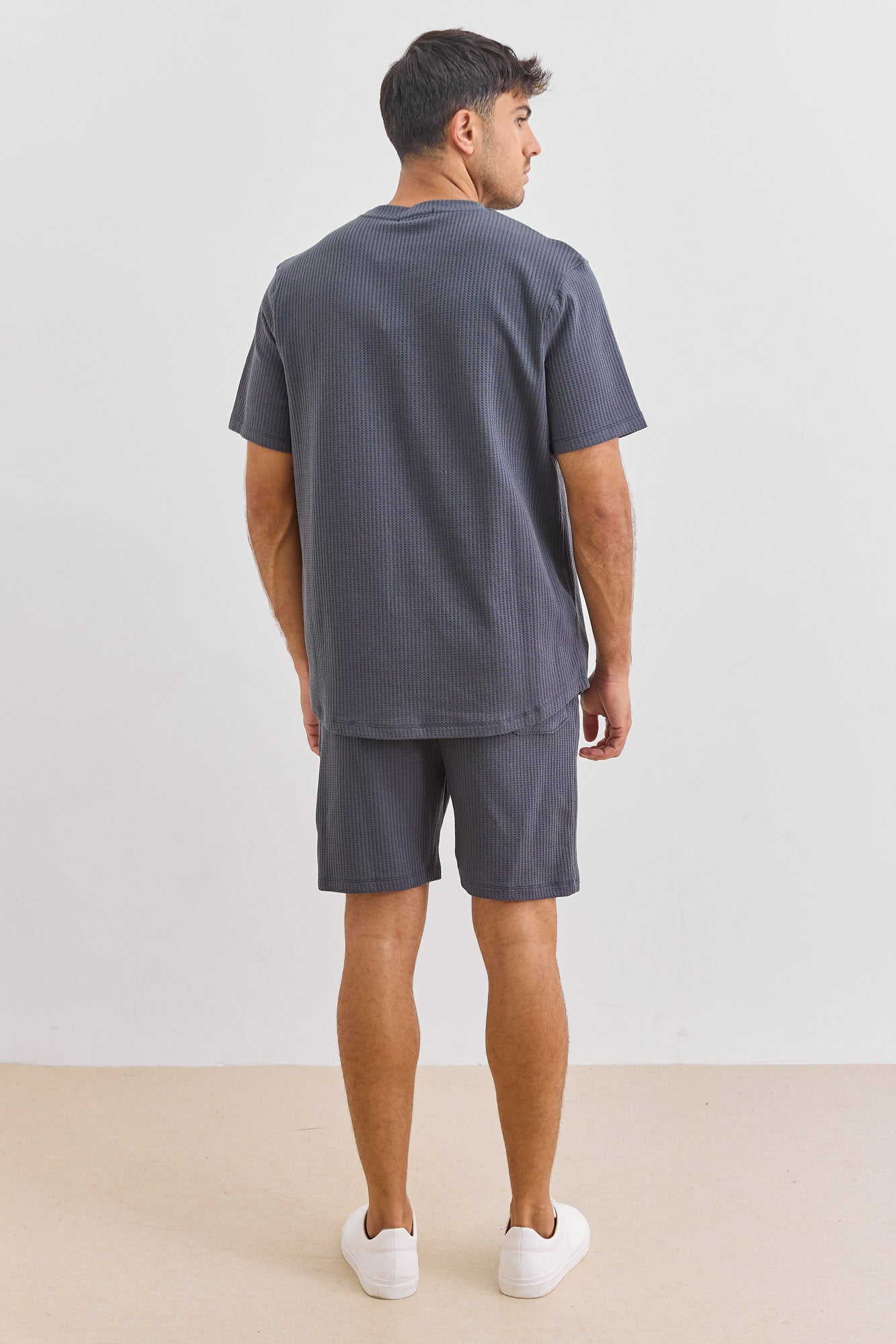 חולצת וופל אנדרו צווארון ניקי | אפור כהה