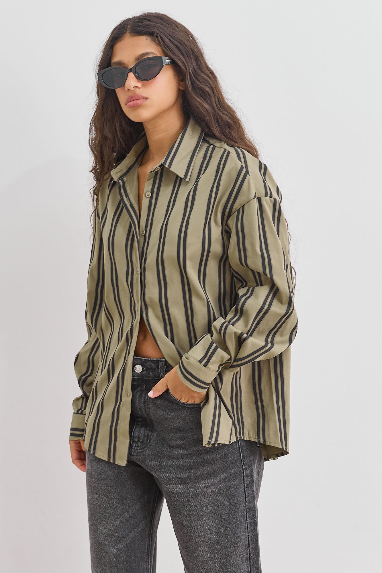 מכופתרת אלן סטרייפס | ירוק זית