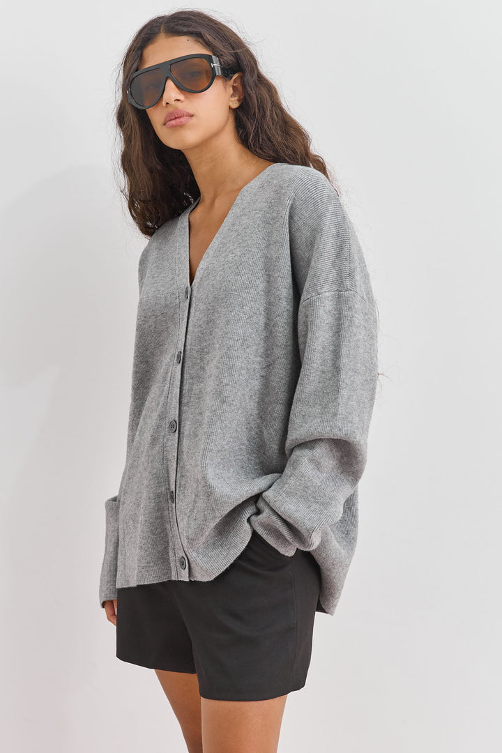 קרדיגן סריג ליסה בשילוב כפתורים | אפור