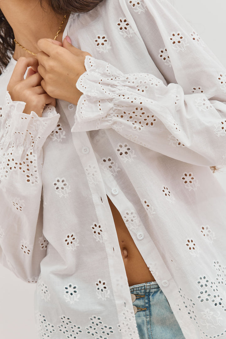 מכופתרת סול רקמה | לבן