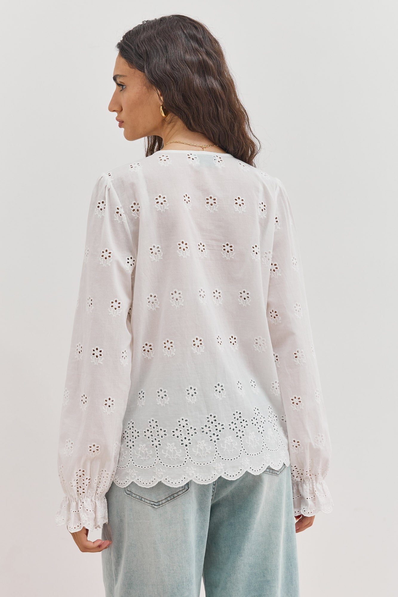 מכופתרת סול רקמה | לבן