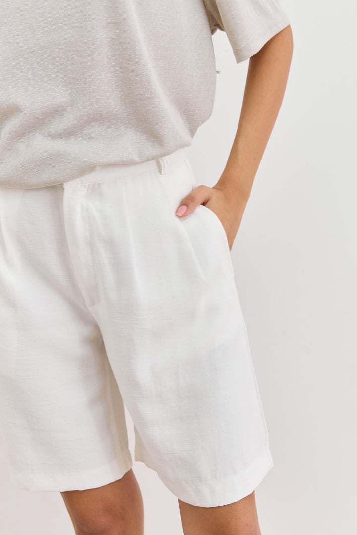 מכנסי ברמודה קווין דמוי פשתן | לבן