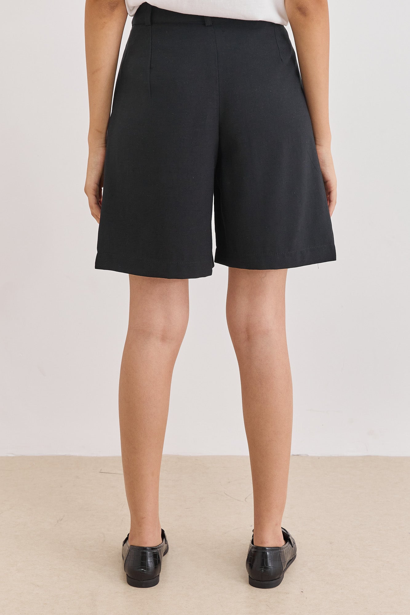 מכנסי ברמודה קווין דמוי פשתן | שחור