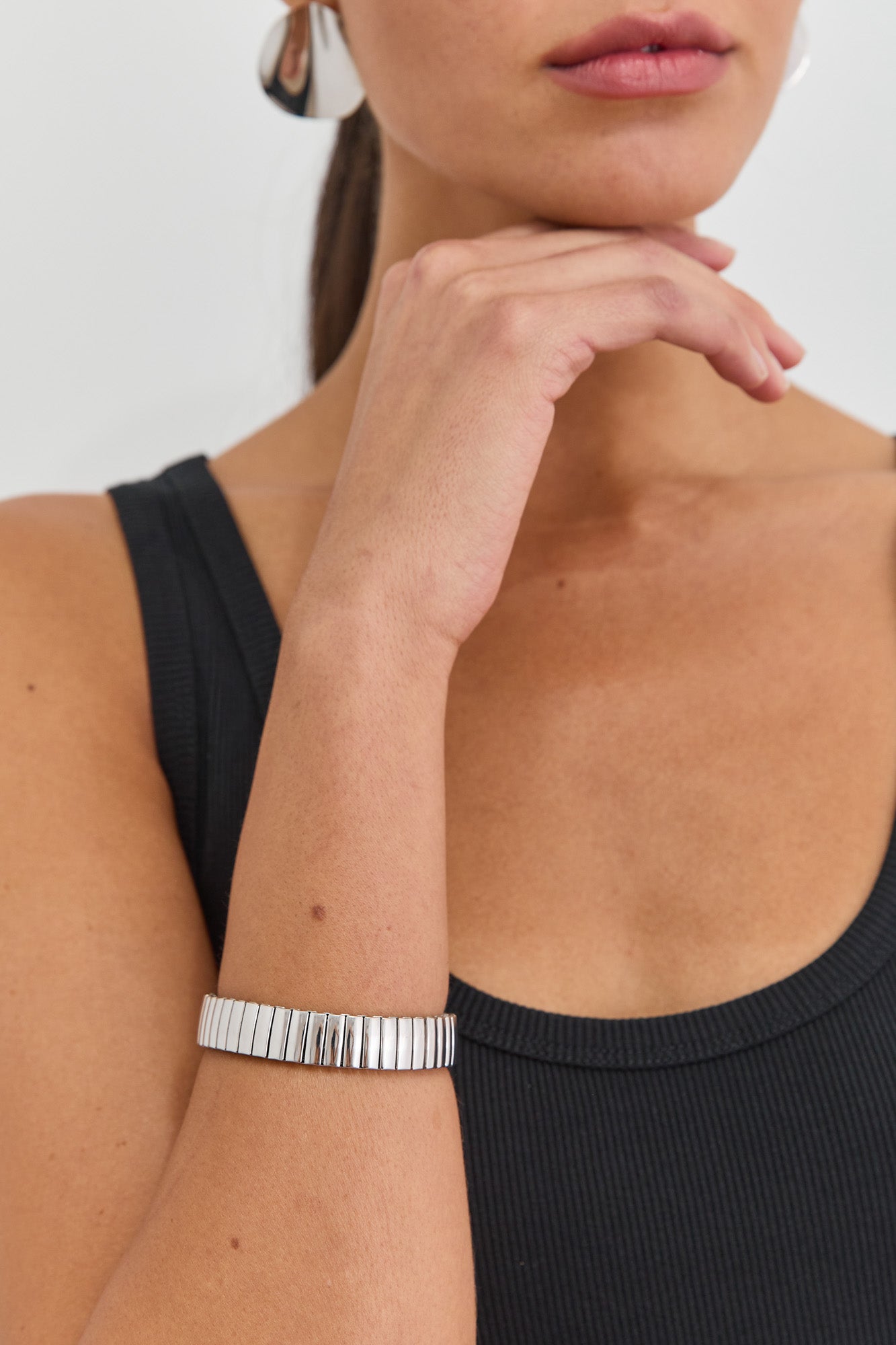 עגילי נומה צמודים צורת עיגול | כסף