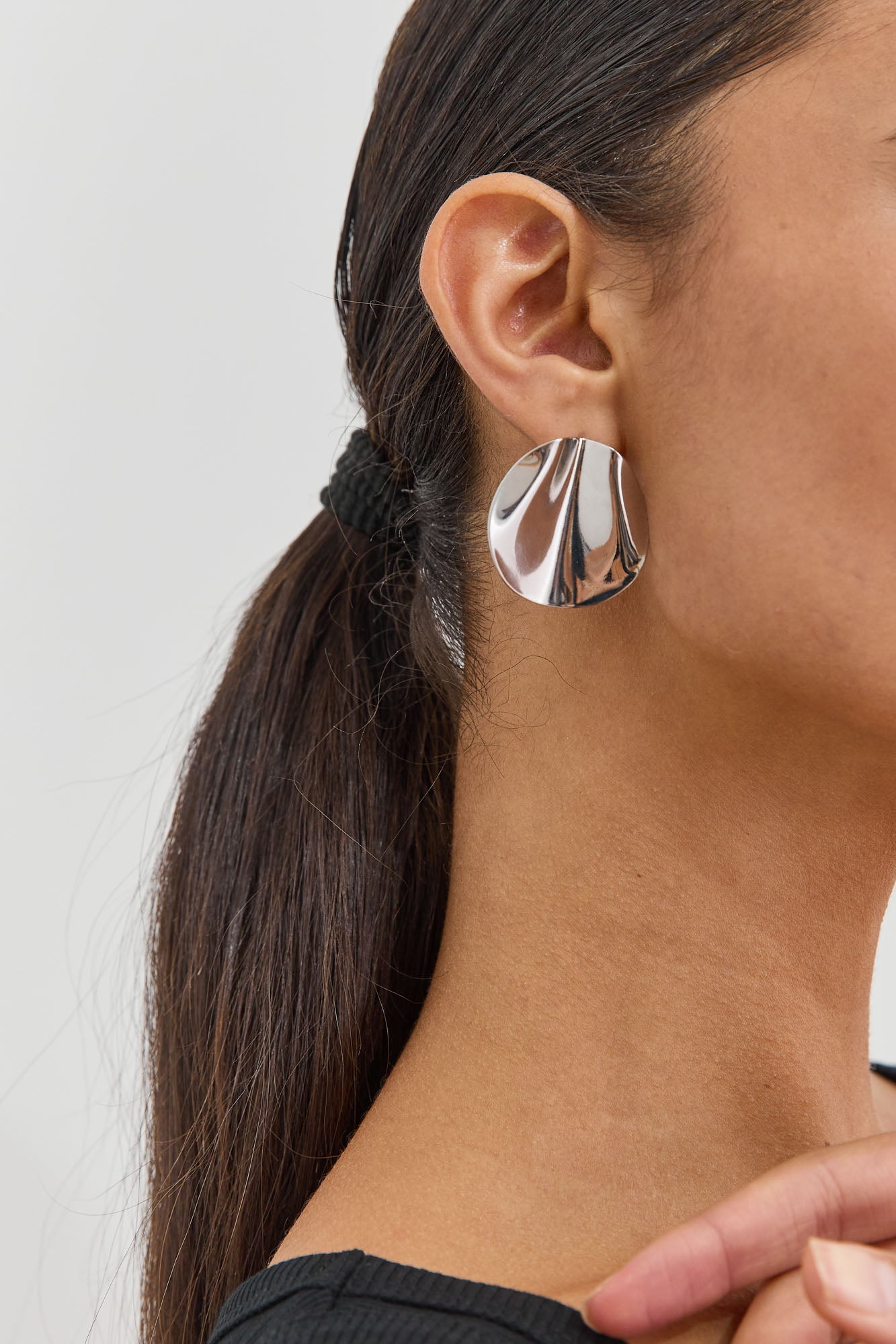 עגילי נומה צמודים צורת עיגול | כסף