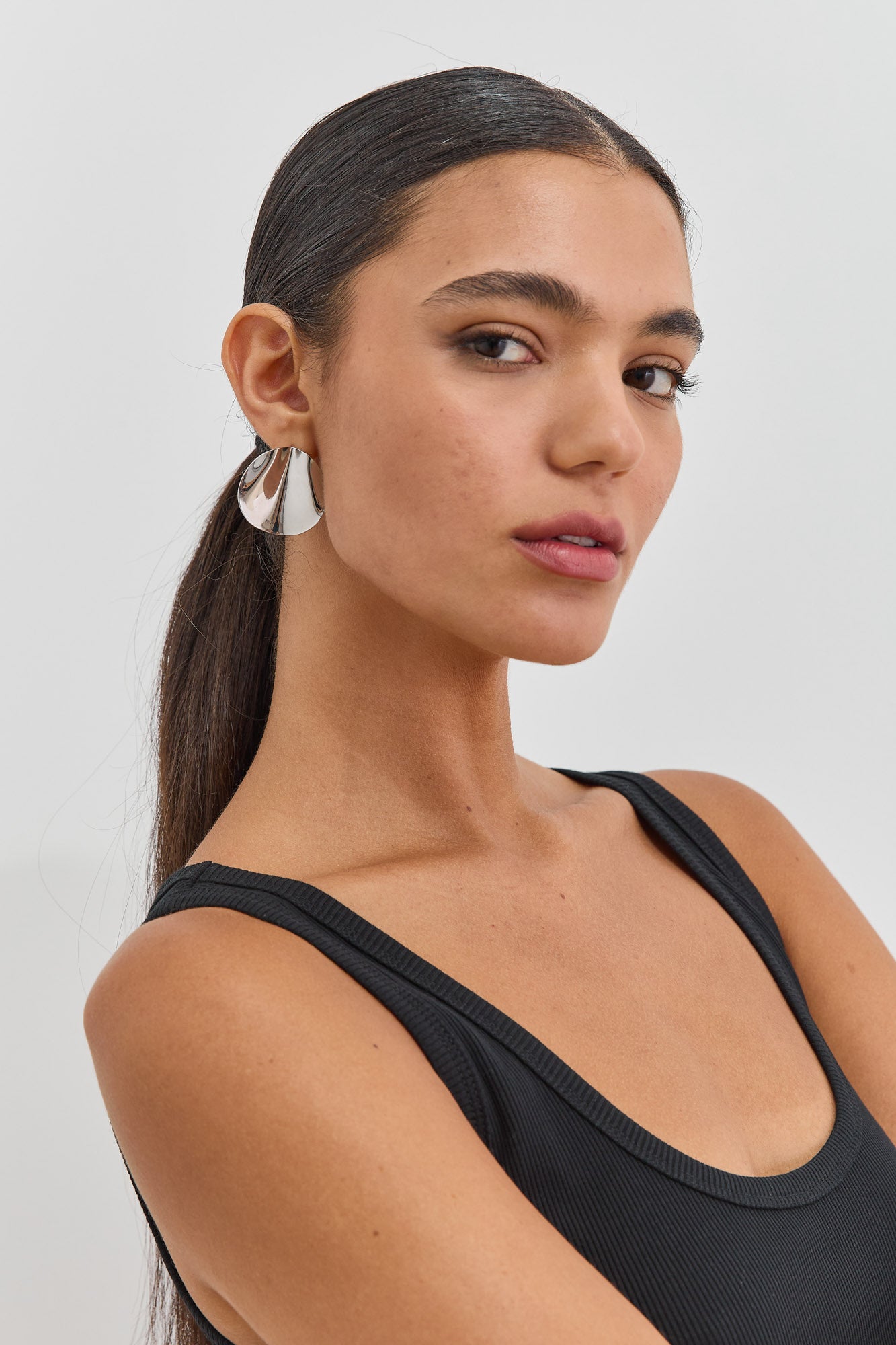 עגילי נומה צמודים צורת עיגול | כסף