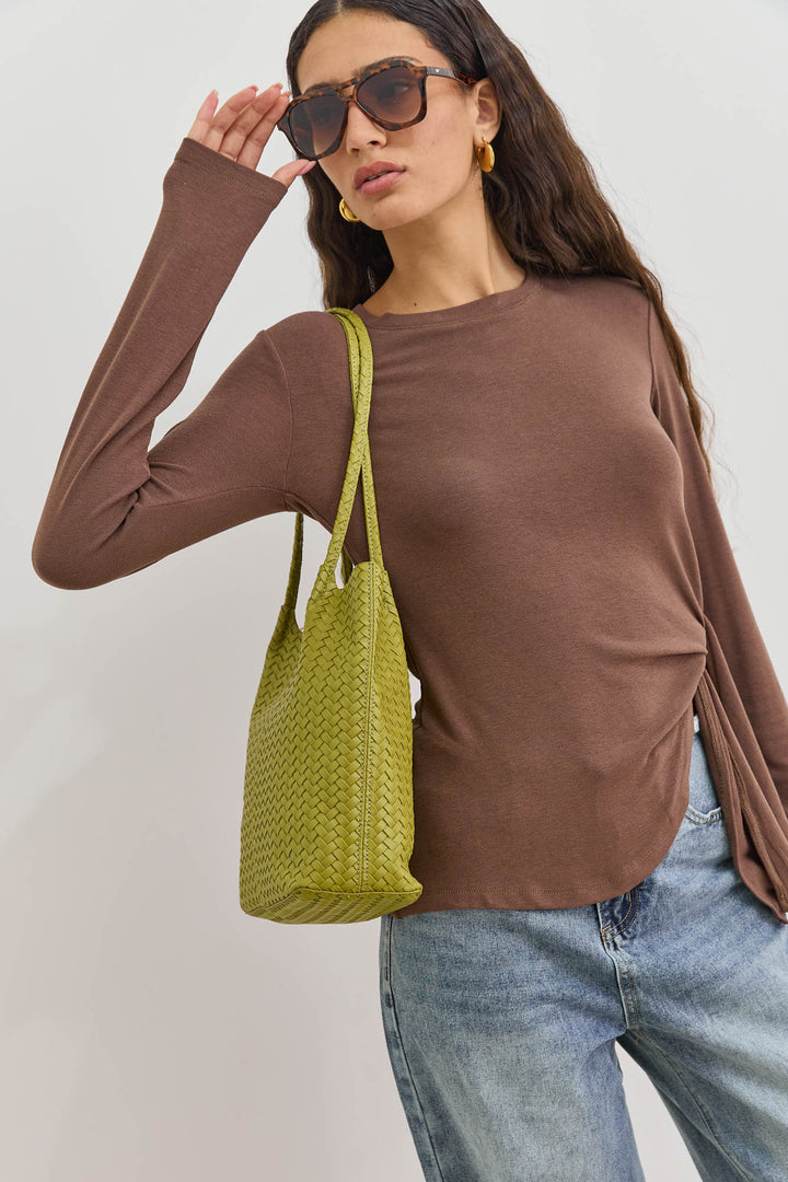 חולצת קלי דיטייל קשירה | חום