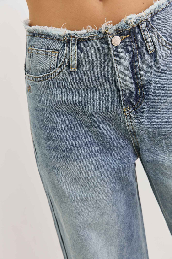 מכנסי דנים גבי בשילוב חגורה גזורה | ג'ינס