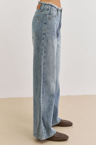 מכנסי דנים גבי בשילוב חגורה גזורה | ג'ינס