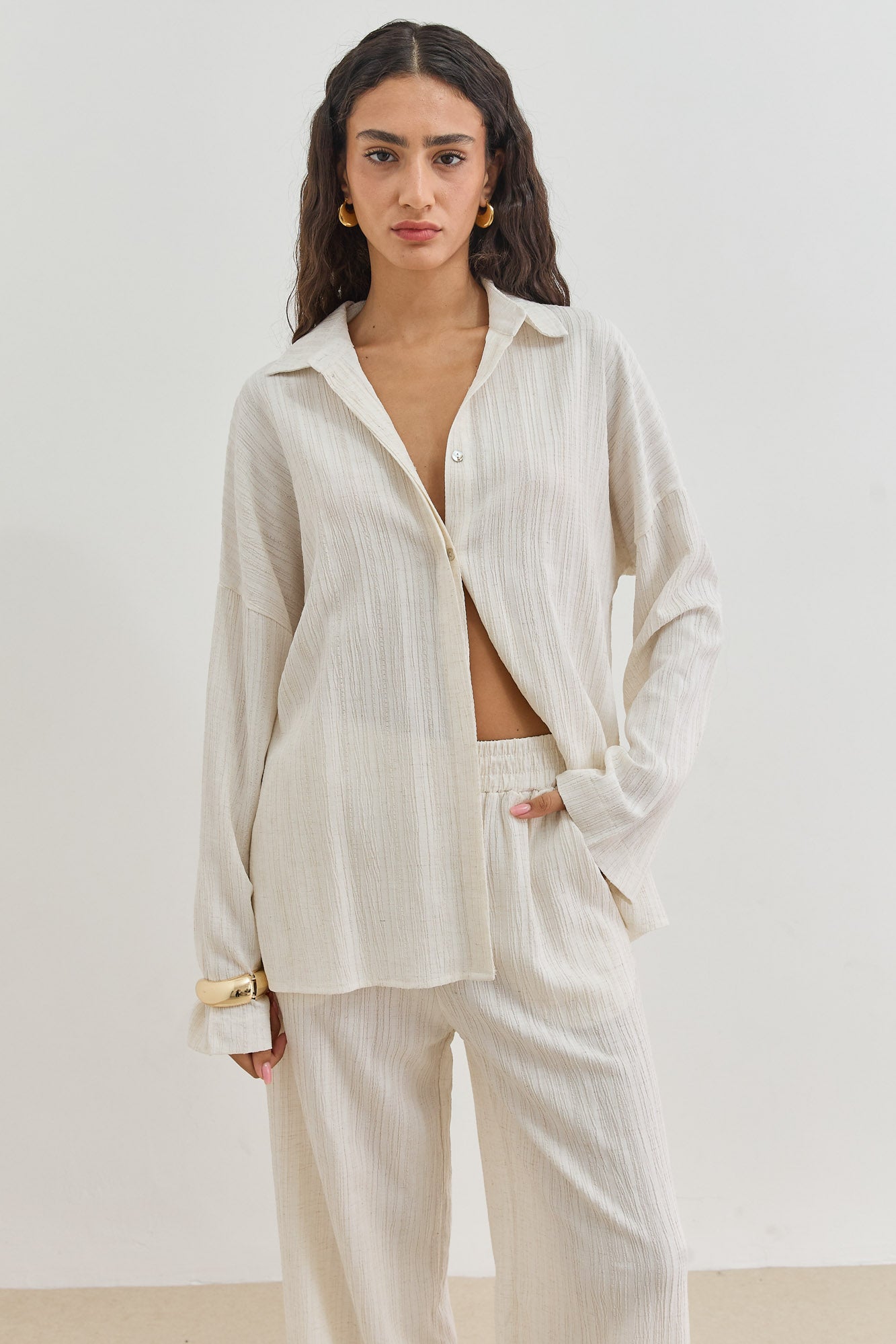 מכופתרת גורג'ס בד טקסטורה | שמנת