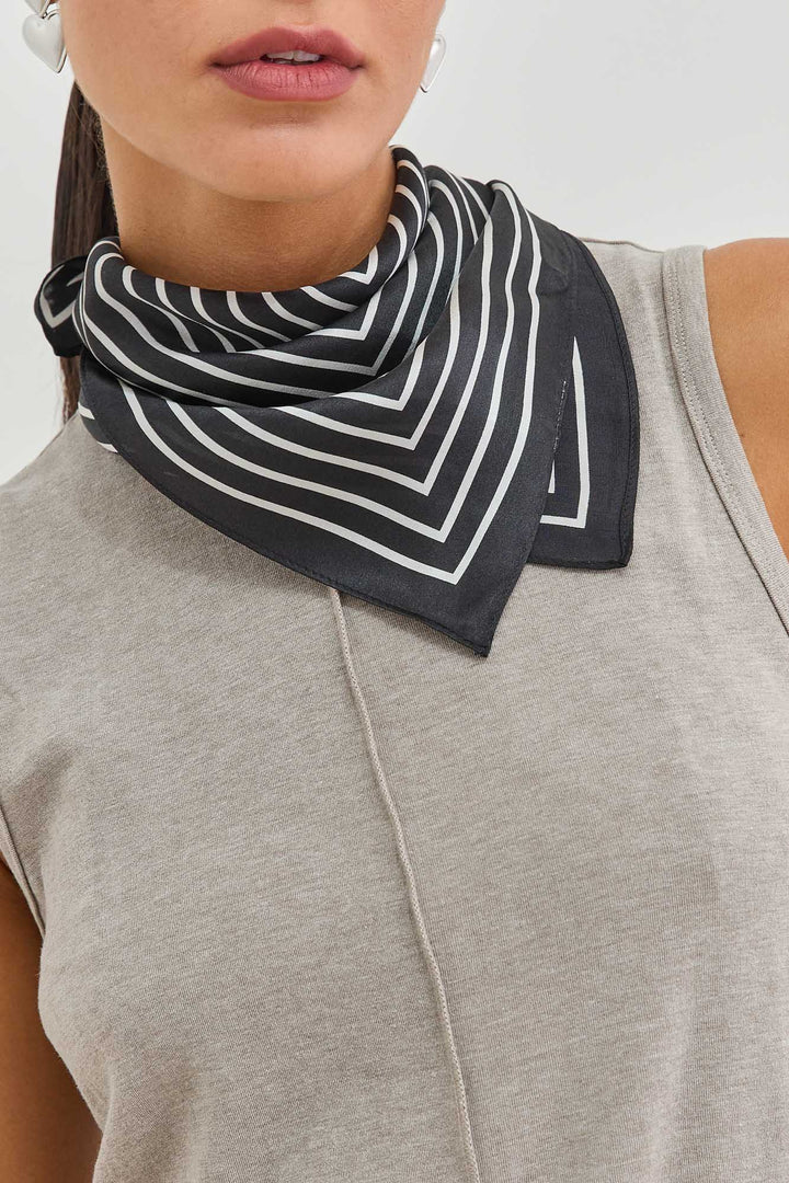 מטפחת סקוואר משי | שחור/לבן