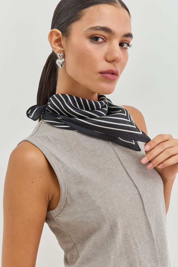 מטפחת סקוואר משי | שחור/לבן