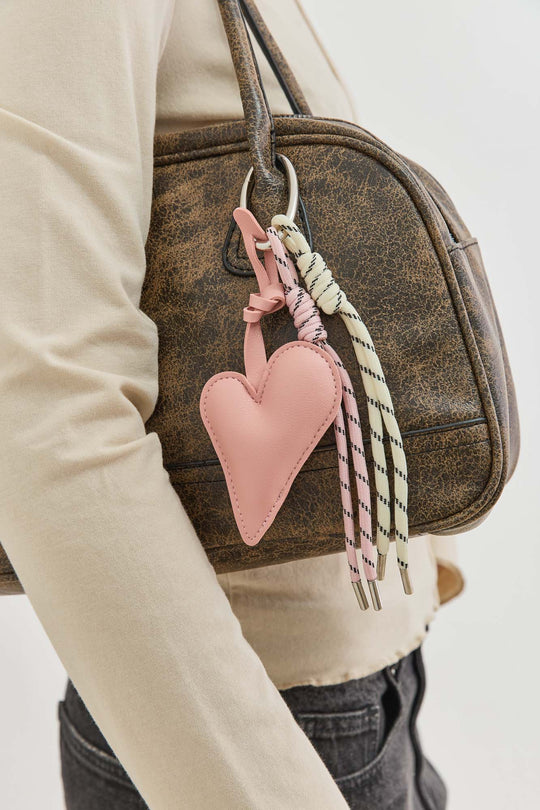 לאקי צ'ארם לב | ורוד