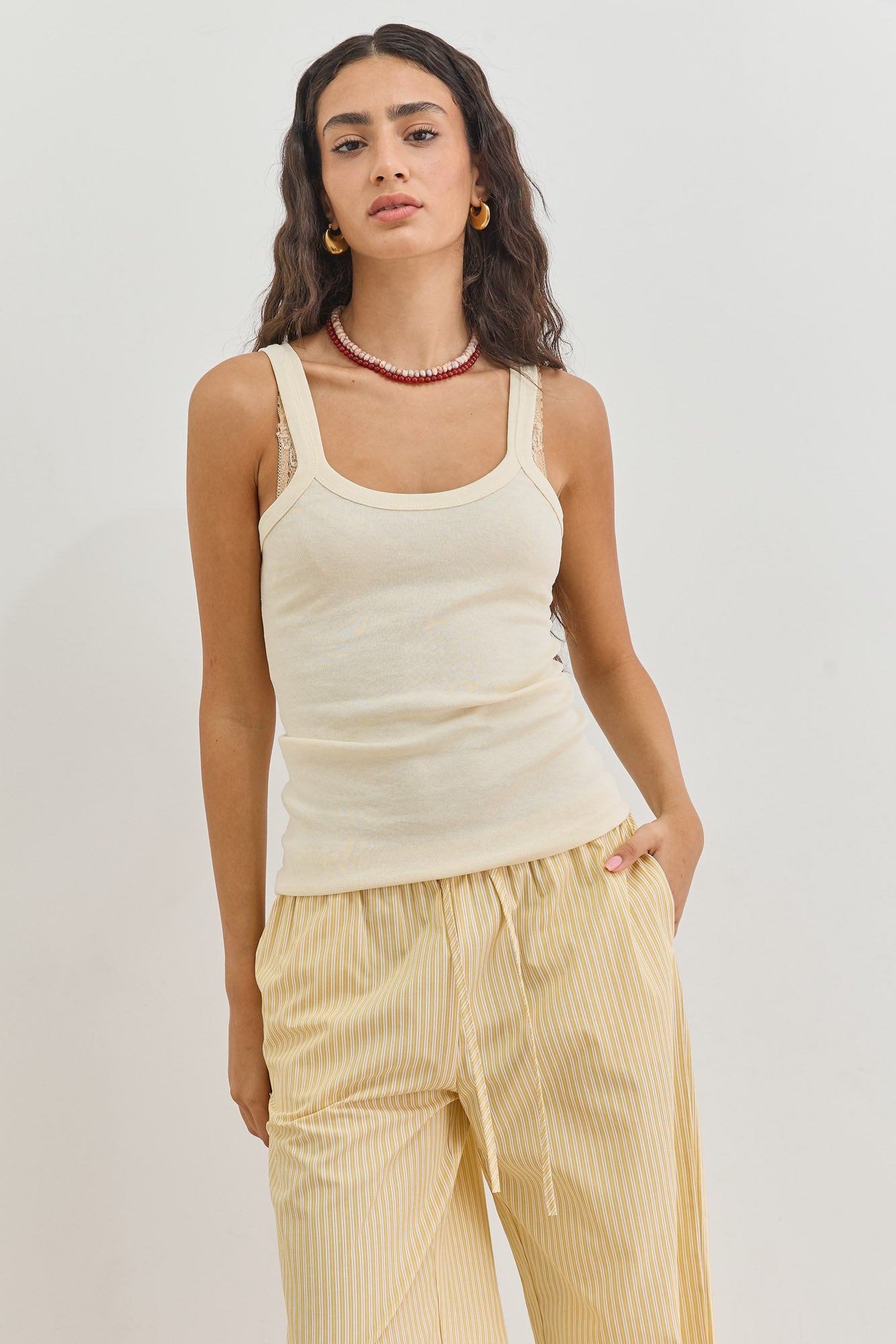 גופיית בייסיק אלכסה | צהוב חמאה