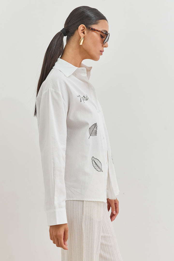 חולצת נורי מכופתרת עיטורי רקמה | לבן