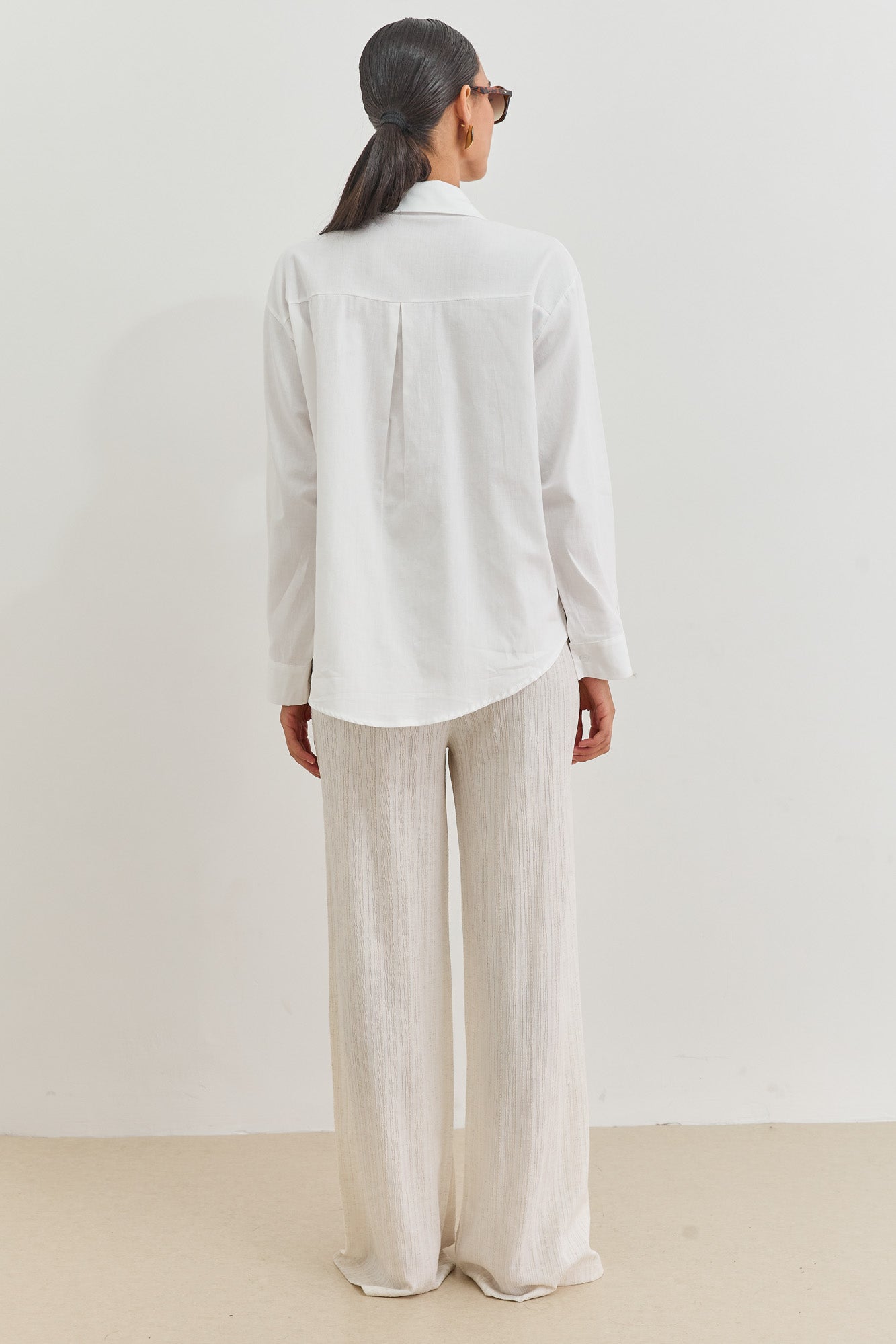 חולצת נורי מכופתרת עיטורי רקמה | לבן